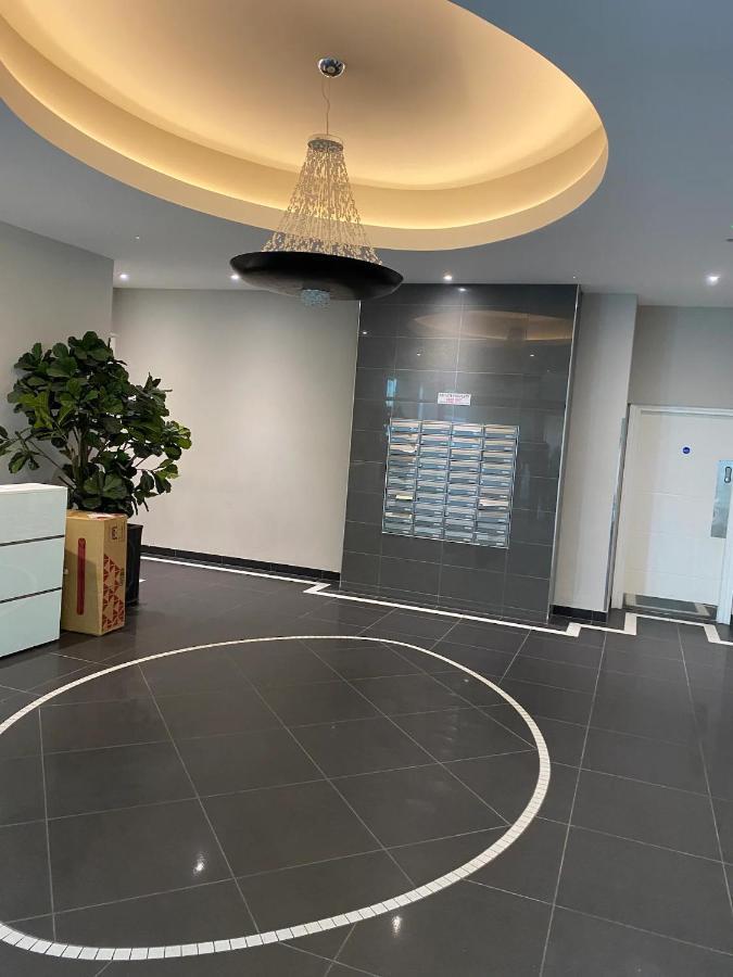 Beautiful Apartment Very Close To The Beach Brighton Екстериор снимка