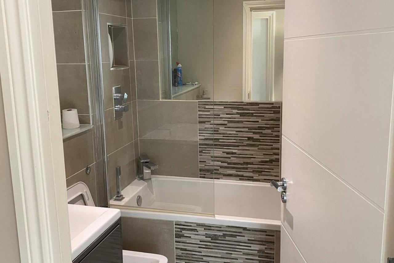 Beautiful Apartment Very Close To The Beach Brighton Екстериор снимка
